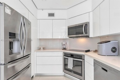 A MUST SEE! SPACIOUS, BRIGHT & BEAUTIFULLY RENOVATED! This - photo 32