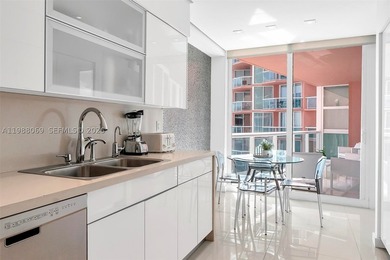 A MUST SEE! SPACIOUS, BRIGHT & BEAUTIFULLY RENOVATED! This - photo 33