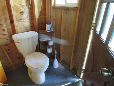 This is a very nice cottage with guest house. Great looking gas - photo 34