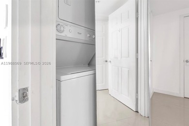 A MUST SEE! SPACIOUS, BRIGHT & BEAUTIFULLY RENOVATED! This - photo 35