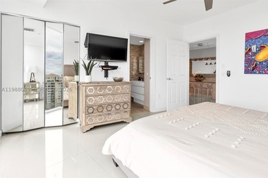 A MUST SEE! SPACIOUS, BRIGHT & BEAUTIFULLY RENOVATED! This - photo 37