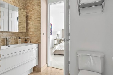 A MUST SEE! SPACIOUS, BRIGHT & BEAUTIFULLY RENOVATED! This - photo 38