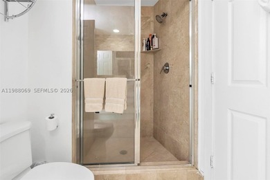 A MUST SEE! SPACIOUS, BRIGHT & BEAUTIFULLY RENOVATED! This - photo 39