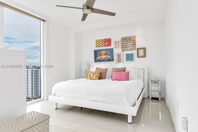 A MUST SEE! SPACIOUS, BRIGHT & BEAUTIFULLY RENOVATED! This - photo 42
