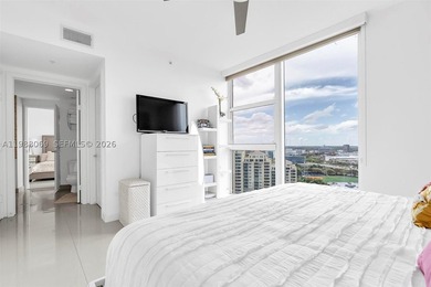 A MUST SEE! SPACIOUS, BRIGHT & BEAUTIFULLY RENOVATED! This - photo 43
