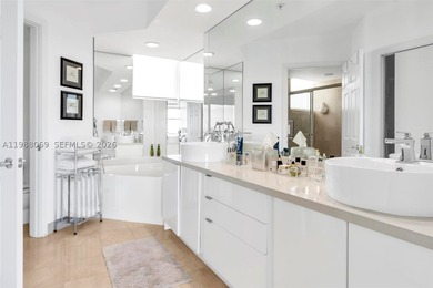 A MUST SEE! SPACIOUS, BRIGHT & BEAUTIFULLY RENOVATED! This - photo 49