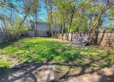 Don't miss out on this amazing opportunity to own an investment - photo 2