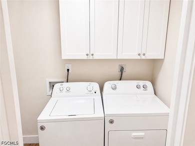 Welcome to desirable Southwest Cape Coral! This beautifully - photo 11