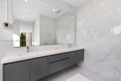 Recently reimagined with a comprehensive landscape and outdoor - photo 31