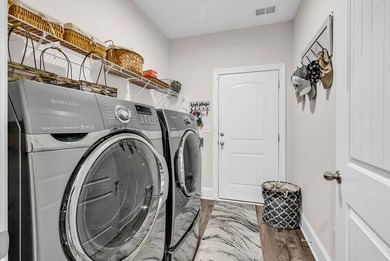 Welcome home to this stunning true 5-bedroom, 4.5-bath residence - photo 33