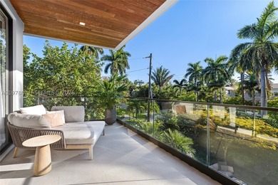 Recently reimagined with a comprehensive landscape and outdoor - photo 33