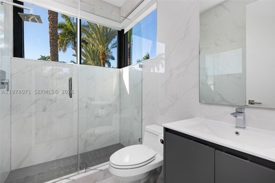 Recently reimagined with a comprehensive landscape and outdoor - photo 40