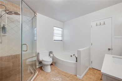 Beautifully updated single-story home offering three bedrooms - photo 23