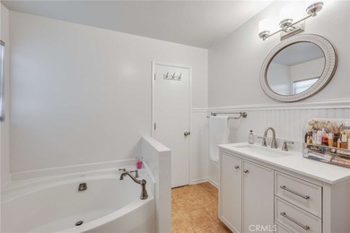 Beautifully updated single-story home offering three bedrooms - photo 24