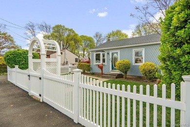 Welcome home to this charming cottage-style 2-3 bedroom home - photo 2