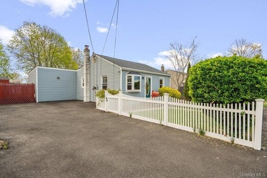 Welcome home to this charming cottage-style 2-3 bedroom home - photo 3