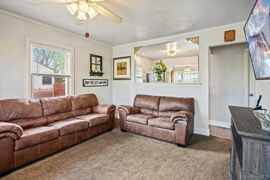 Welcome home to this charming cottage-style 2-3 bedroom home - photo 5