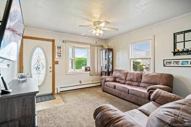 Welcome home to this charming cottage-style 2-3 bedroom home - photo 6