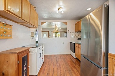 Welcome home to this charming cottage-style 2-3 bedroom home - photo 7