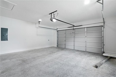 This is a beautiful 4 bedroom, 2 bathroom stucco home that has - photo 24