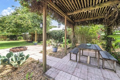Perfectly positioned in the heart of Destin, this charming - photo 36