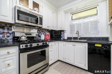 Welcome to Fountain Terrace, where comfort and convenience meet - photo 9