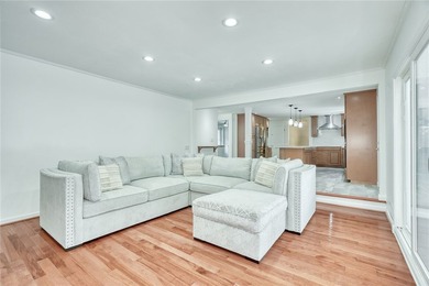 Welcome to this absolutely stunning, meticulously maintained - photo 11