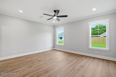 This beautiful 4 bedroom, 2 1/2 bathroom stucco home has board - photo 18