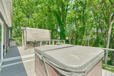 Welcome to this absolutely stunning, meticulously maintained - photo 20