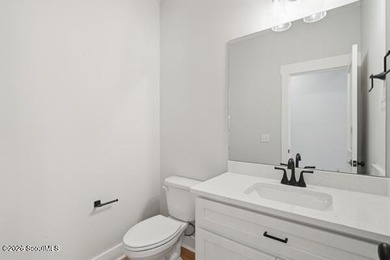 This beautiful 4 bedroom, 2 1/2 bathroom stucco home has board - photo 21