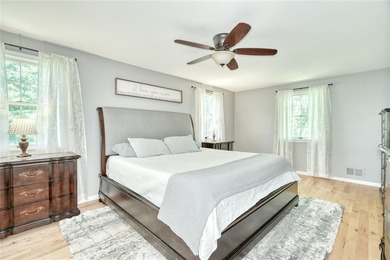 Welcome to this absolutely stunning, meticulously maintained - photo 24