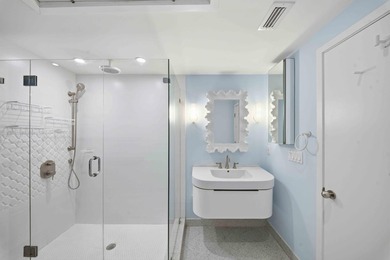 Boat slip available! Renovated residence at the iconic - photo 28