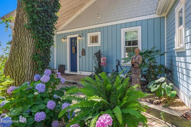 Amazing opportunity to own a 3,000 square foot waterfront home - photo 4
