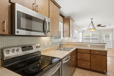Charming end-unit cottage with an open floor plan that is - photo 5