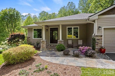 Exceptional home in highly desirable Kenmure, a gated golf - photo 3