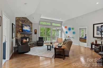 Exceptional home in highly desirable Kenmure, a gated golf - photo 9