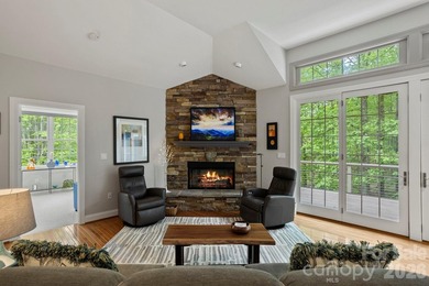 Exceptional home in highly desirable Kenmure, a gated golf - photo 10