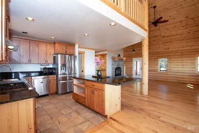 Experience elevated mountain living in this private, year-round - photo 9