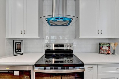 PRICE TO SELL!!! Welcome to this stunning 5-bedroom, 5 full bath - photo 21