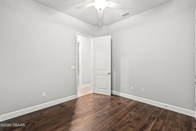 Welcome to 7 Newhaven Lane, where low-maintenance living meets - photo 24