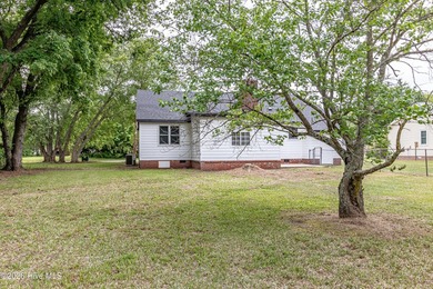 Welcome to this beautifully refreshed farmhouse, where classic - photo 4