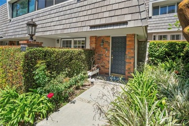 Beautiful Marina Del Rey townhome located in the highly - photo 2