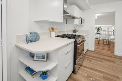 Beautiful Marina Del Rey townhome located in the highly - photo 10