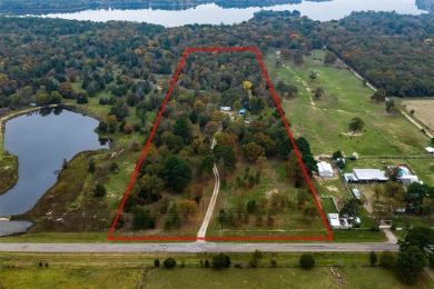 The picturesque 15.8-acre tract of land is a nature lover's - Lake Acreage For Sale in Mabank, Texas