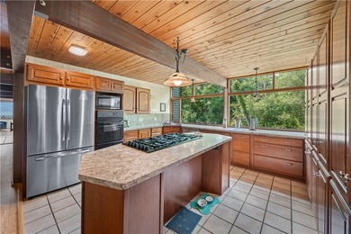 Very private one-of-a-kind custom-built 3,453 square foot home - photo 8