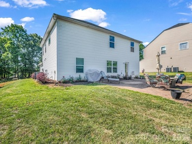 Welcome to 104 Bermuda Run, perfectly situated with the Deer - photo 4