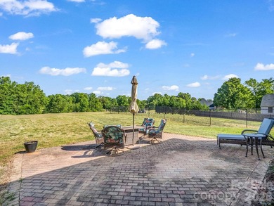 Welcome to 104 Bermuda Run, perfectly situated with the Deer - photo 7