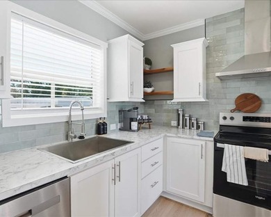 Welcome to this charming 1096 square foot Manufactured Home - photo 2