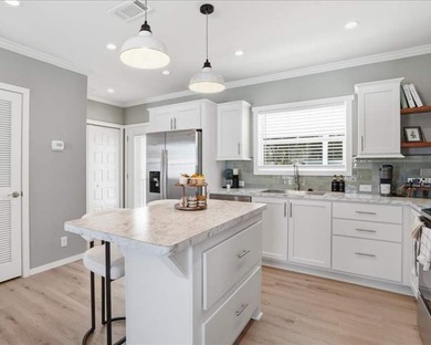 Welcome to this charming 1096 square foot Manufactured Home - photo 3