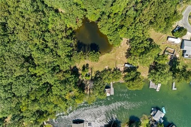 Exceptional Lake Martin property delivers a rare blend of - photo 5